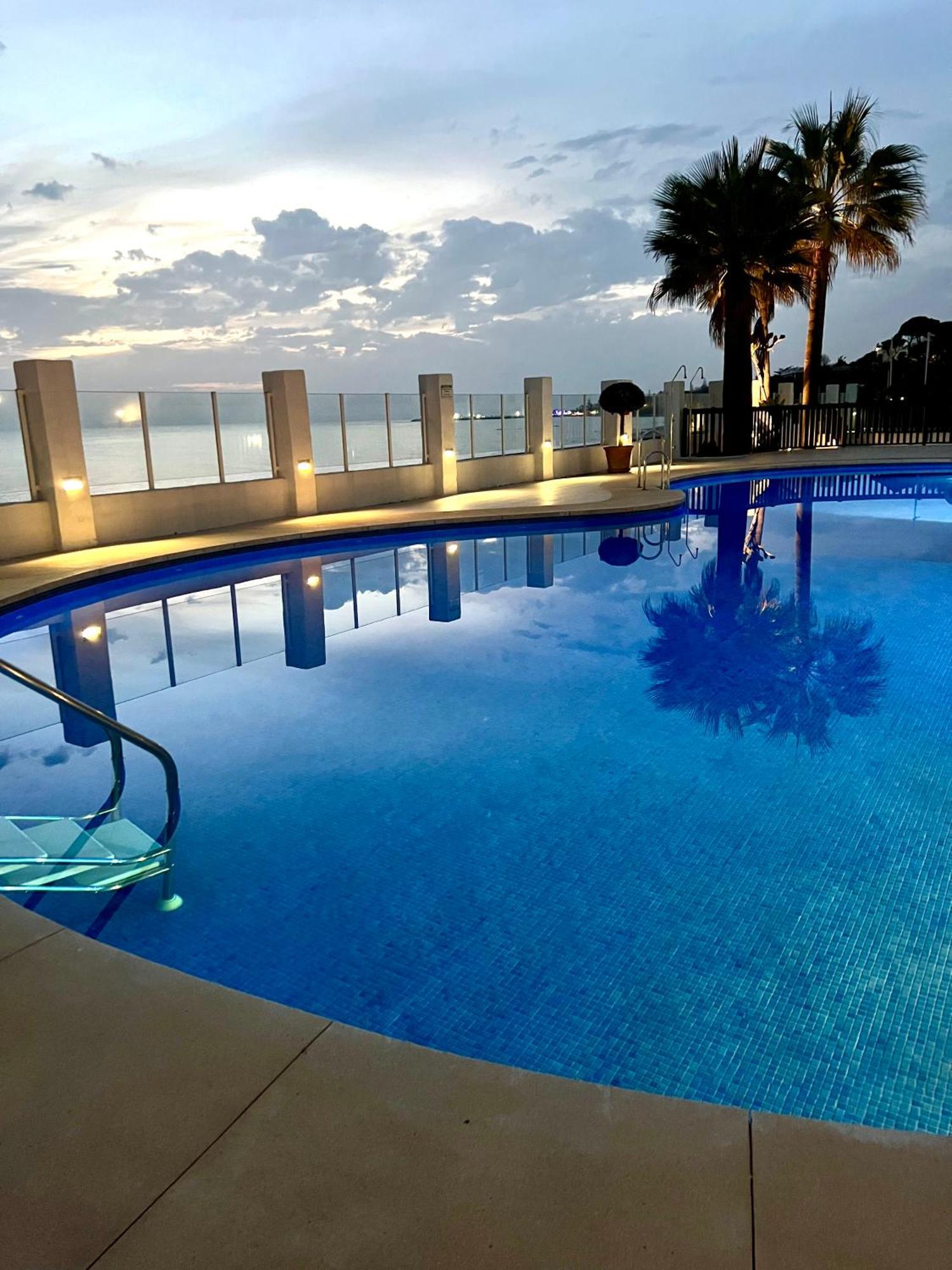 Beachfront Penthouse: Marbella Sea View Terrace Sitio de Calahonda Exterior photo